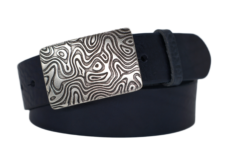 schwarzer Ledergürtel mit Silberbuckle